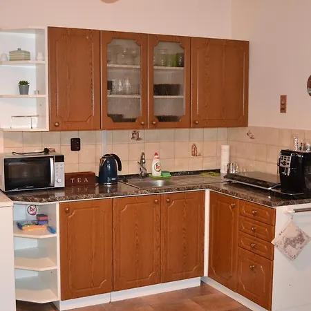 Betty Apartment *